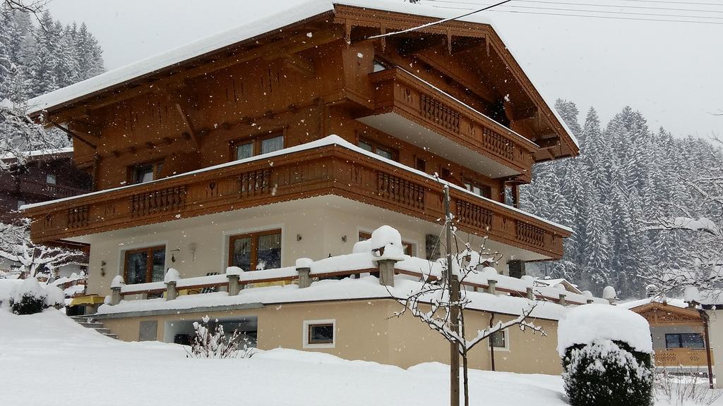 Haus Binder Otel Ried im Zillertal Dış mekan fotoğraf